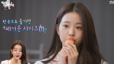 한손에 들기는 버거운 사이즈